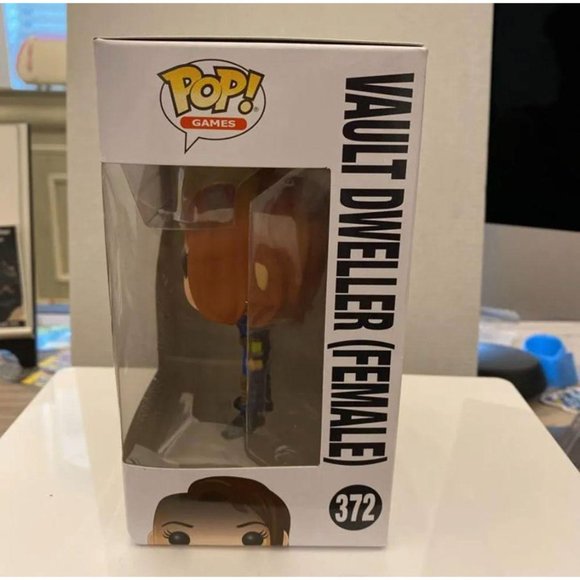 Funko Pop Games Fallout Vault Dweller (Female) #372 Vinyl Figure - Picture 5 of 9